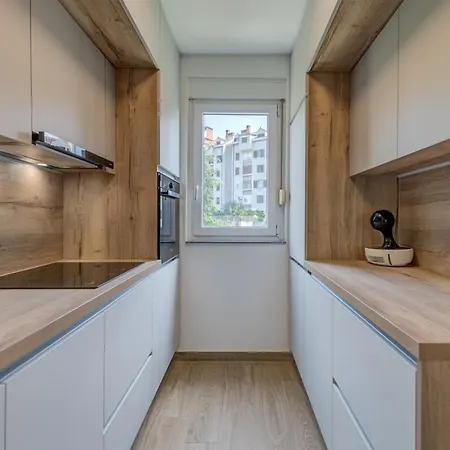 Luxury Bb Apartment Split
